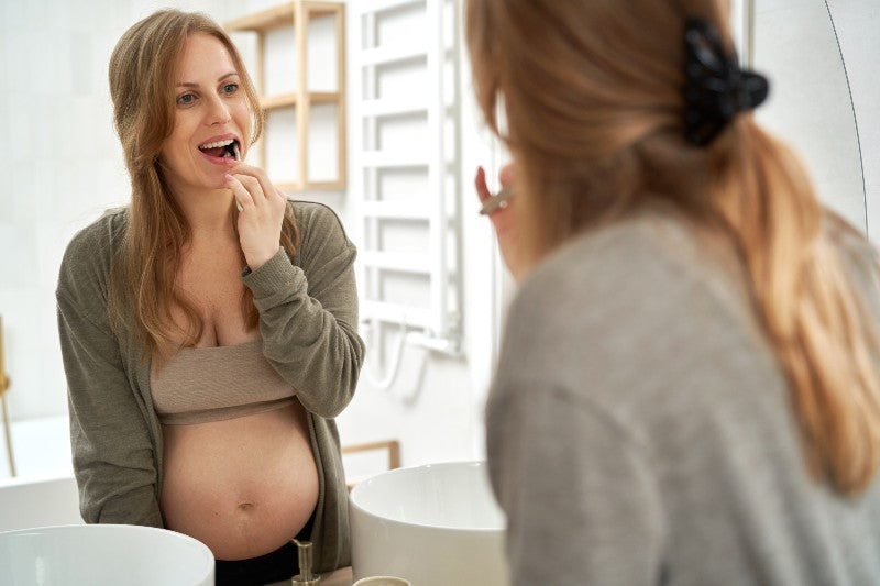 Hygiène bucco-dentaire et grossesse : les bons gestes pour protéger bébé et maman